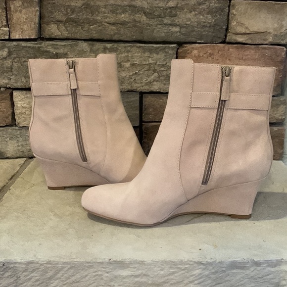 COLE Haan size 10 blush colored suede boots - Picture 7 of 11